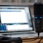 How to connect a microphone to a laptop