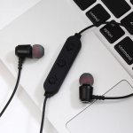 Connecting wired headphones and headsets